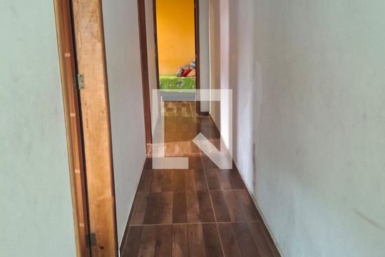 Corredor de casa à venda com 3 quartos, 115m² em Cordovil, Rio de Janeiro
