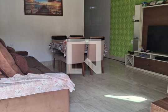 Sala de casa à venda com 3 quartos, 115m² em Cordovil, Rio de Janeiro
