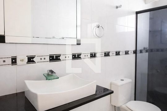 Banheiro de casa à venda com 4 quartos, 288m² em Horto Santo Antonio, Jundiaí