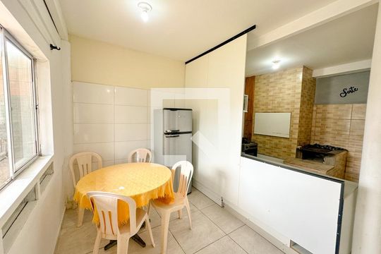Sala 1 de casa para alugar com 2 quartos, 75m² em Ingleses, Florianópolis