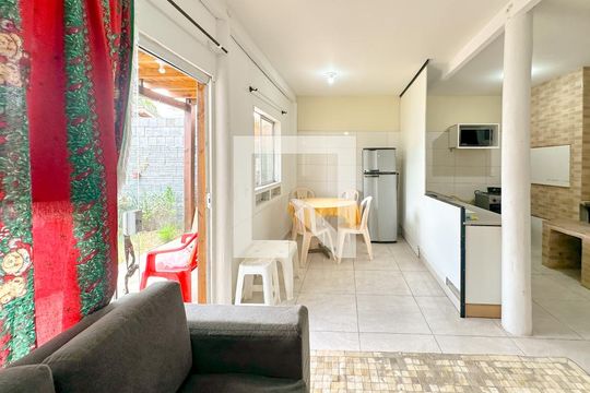 Sala 2 de casa para alugar com 2 quartos, 75m² em Ingleses, Florianópolis