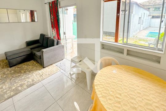Sala 1 de casa para alugar com 2 quartos, 75m² em Ingleses, Florianópolis