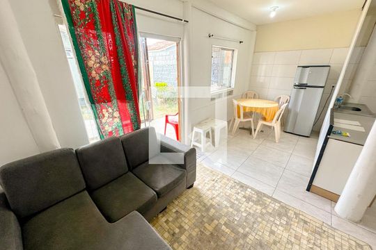 Sala 2 de casa para alugar com 2 quartos, 75m² em Ingleses, Florianópolis