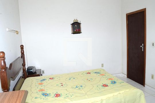 Quarto 2 de casa à venda com 3 quartos, 360m² em Dom Silverio, Belo Horizonte