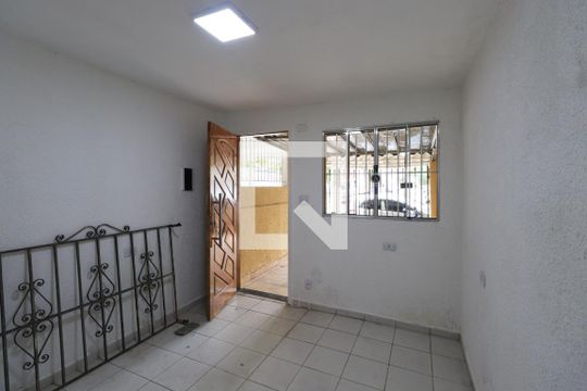 Sala de casa para alugar com 2 quartos, 39m² em Chácara Califórnia, São Paulo