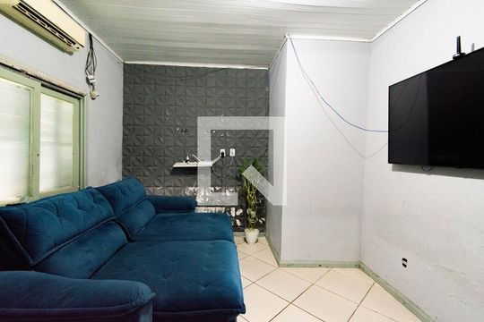 Casa à venda com 1 quarto, 120m² em Niterói, Canoas