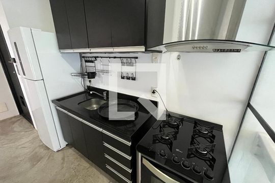 Cozinha de apartamento para alugar com 1 quarto, 70m² em Vila Suzana, São Paulo