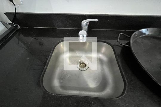Cozinha - Torneira de apartamento para alugar com 1 quarto, 70m² em Vila Suzana, São Paulo