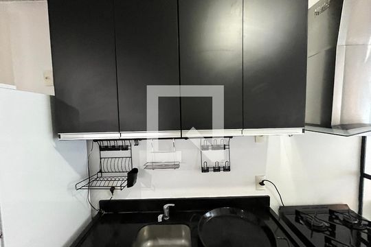 Cozinha - Armários de apartamento para alugar com 1 quarto, 70m² em Vila Suzana, São Paulo