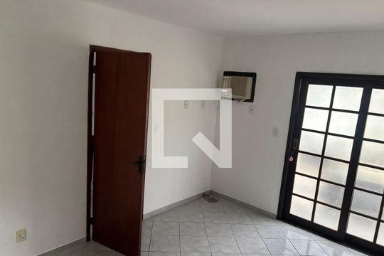 Casa de Condomínio para alugar com 2 quartos, 90m² em Sapê, Niterói
