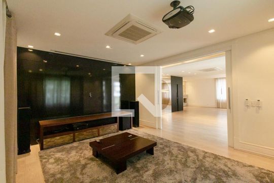 Sala TV de apartamento para alugar com 3 quartos, 340m² em Batel, Curitiba