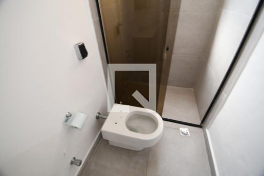 Banheiro de apartamento à venda com 1 quarto, 50m² em Centro, Campinas