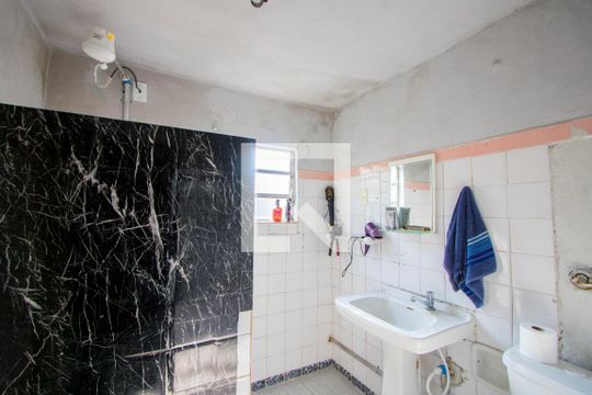 Banheiro do quarto 1 de casa para alugar com 2 quartos, 240m² em Vila Clarice, Santo André