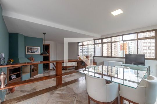 Sala do segundo andar de apartamento à venda com 5 quartos, 324m² em Savassi, Belo Horizonte