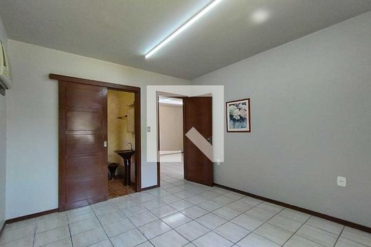 Quarto 1 de casa para alugar com 2 quartos, 150m² em Cristo Rei, São Leopoldo