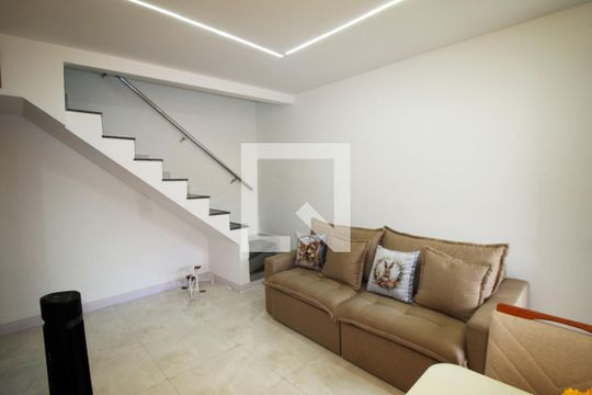 Sala de casa à venda com 2 quartos, 64m² em Irajá, Rio de Janeiro