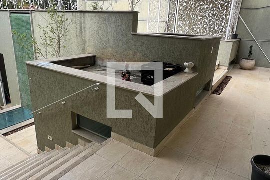 Casa à venda com 3 quartos, 400m² em Campo Belo, São Paulo