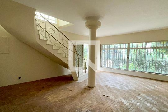 Sala de casa à venda com 4 quartos, 220m² em Jardim Paulista, São Paulo