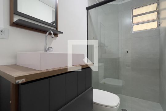 Banheiro de apartamento à venda com 2 quartos, 56m² em Jardim Iporanga, Guarulhos