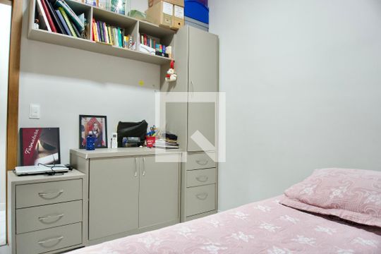 Quarto 2 de casa à venda com 3 quartos, 200m² em Santa Efigênia, Belo Horizonte