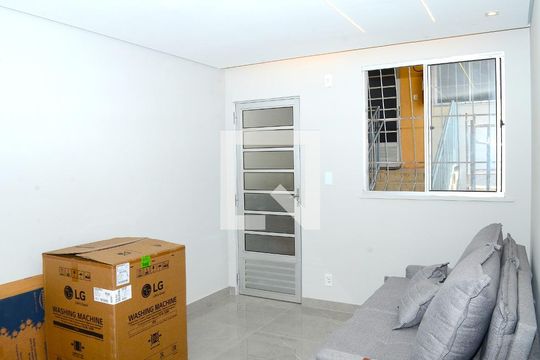 Sala de apartamento à venda com 2 quartos, 50m² em Vitoria, Belo Horizonte