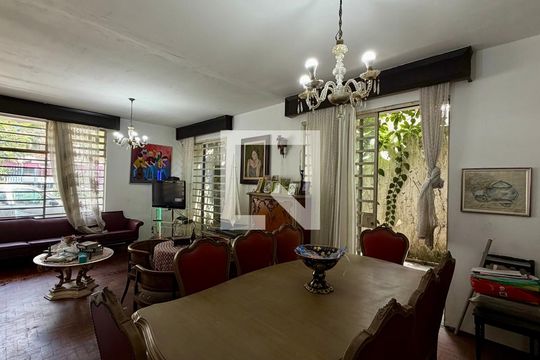 Casa à venda com 3 quartos, 380m² em Vila Pirajussara, São Paulo