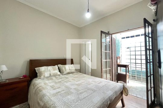 Suite de casa à venda com 3 quartos, 378m² em Cidade Vargas, São Paulo