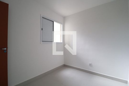 Quarto 1 de apartamento para alugar com 2 quartos, 52m² em Laranjeiras, Uberlândia