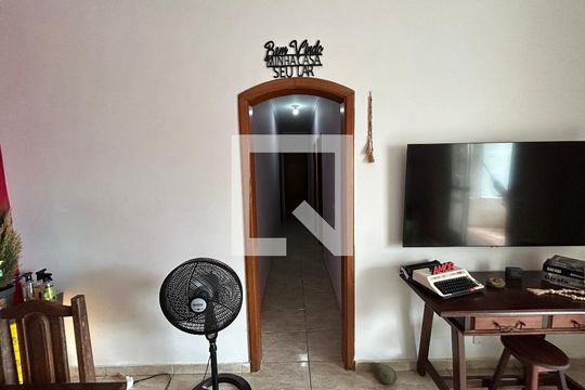Corredor de apartamento para alugar com 3 quartos, 90m² em Bento Ribeiro, Rio de Janeiro