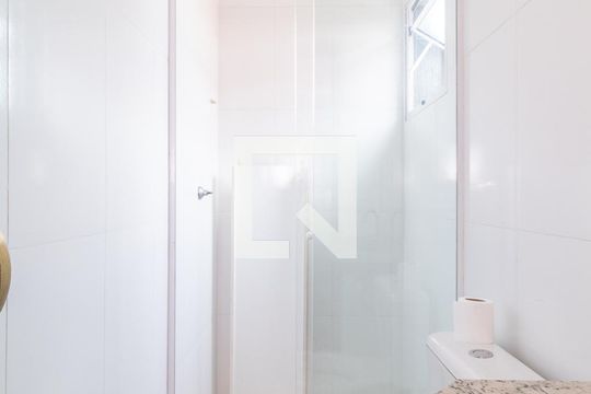 Banheiro da Suíte 1 de casa de condomínio à venda com 2 quartos, 83m² em Vila Araguaia, São Paulo