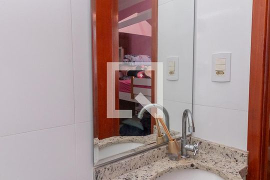 Banheiro da Suíte 1 de casa de condomínio à venda com 2 quartos, 83m² em Vila Araguaia, São Paulo