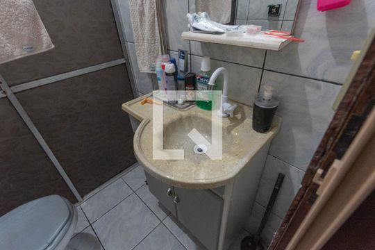 Banheiro da Suíte de casa à venda com 2 quartos, 150m² em Conjunto Habitacional Parque Itajai, Campinas