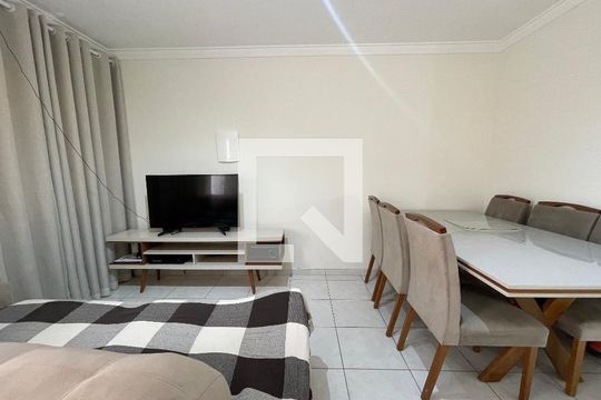 Sala de casa de condomínio à venda com 3 quartos, 170m² em Jardim Cláudia, São Paulo