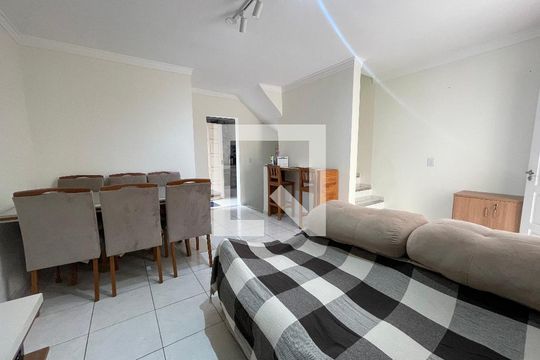 Sala de casa de condomínio à venda com 3 quartos, 170m² em Jardim Cláudia, São Paulo