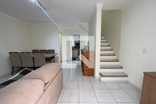 Sala de casa de condomínio à venda com 3 quartos, 170m² em Jardim Cláudia, São Paulo