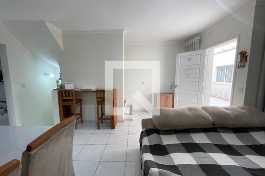 Sala de casa de condomínio à venda com 3 quartos, 170m² em Jardim Cláudia, São Paulo