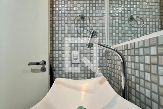 Banheiro de apartamento à venda com 2 quartos, 104m² em Jardim Nova Europa, Campinas