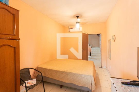 Quarto 1 (segundo andar) de casa à venda com 2 quartos, 240m² em Benfica, Rio de Janeiro
