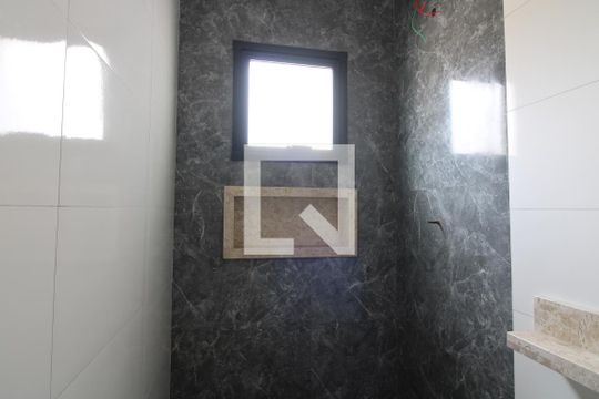 Banheiro quarto 1 de casa à venda com 3 quartos, 100m² em Parque Paineiras, São Paulo