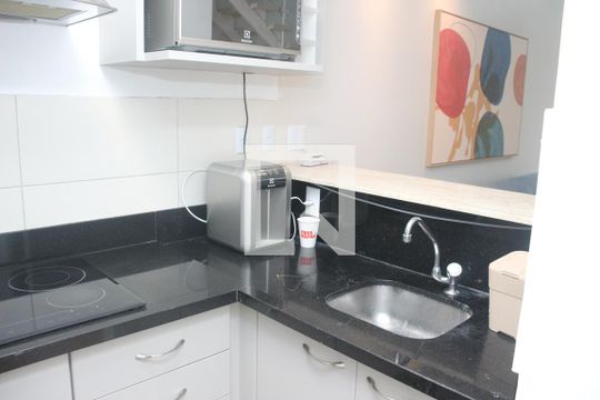 Sala/cozinha de apartamento à venda com 1 quarto, 62m² em Jardim Goiás, Goiânia