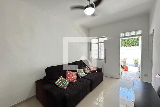 Sala de casa à venda com 4 quartos, 240m² em Cachambi, Rio de Janeiro