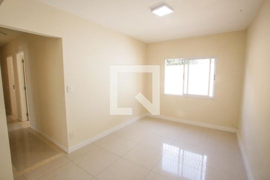 Sala de casa para alugar com 3 quartos, 160m² em Taquara, Rio de Janeiro