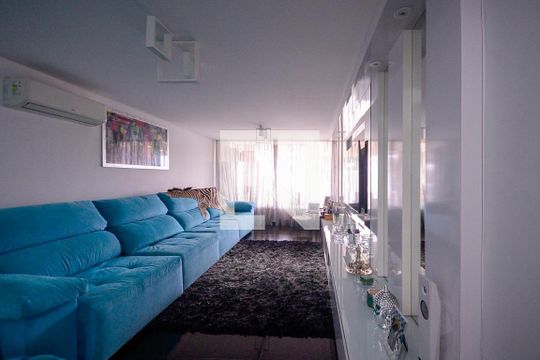 Sala de TV  de casa à venda com 4 quartos, 320m² em Jardim da Saúde, São Paulo