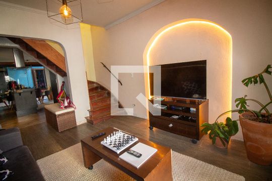 Sala de casa à venda com 4 quartos, 140m² em Vila Cordeiro, São Paulo