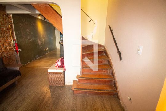 Escada de casa à venda com 4 quartos, 140m² em Vila Cordeiro, São Paulo