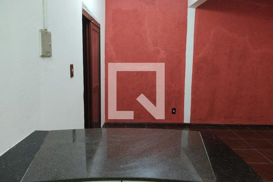 Sala de casa à venda com 3 quartos, 160m² em Costa E Silva, Porto Alegre