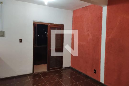 Sala de casa à venda com 3 quartos, 160m² em Costa E Silva, Porto Alegre