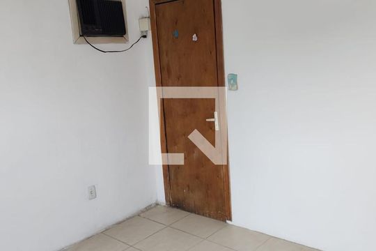 Quarto de casa à venda com 3 quartos, 160m² em Costa E Silva, Porto Alegre