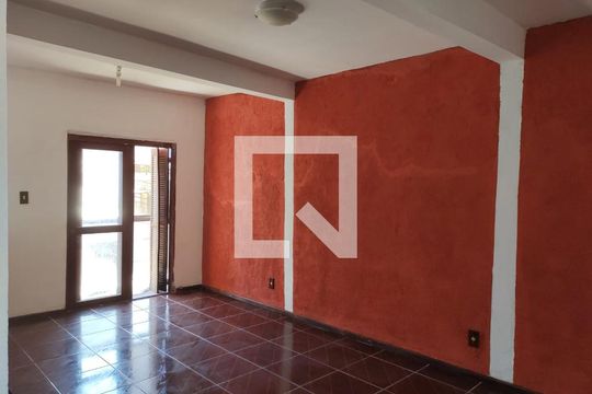 Sala de casa à venda com 3 quartos, 160m² em Costa E Silva, Porto Alegre