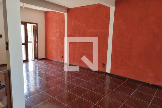 Sala de casa à venda com 3 quartos, 160m² em Costa E Silva, Porto Alegre